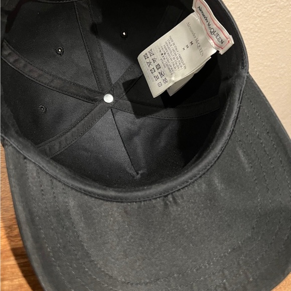 Alexander McQueen Baseball Cap - Black Out Graffiti Print -  Strapback like new - Picture 7 of 8
